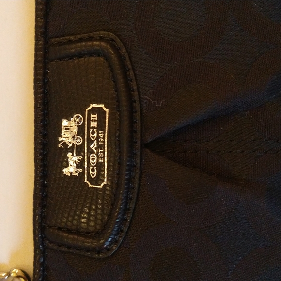 NWOT. Coach canvas Signature C logo wristlet. - Picture 4 of 6